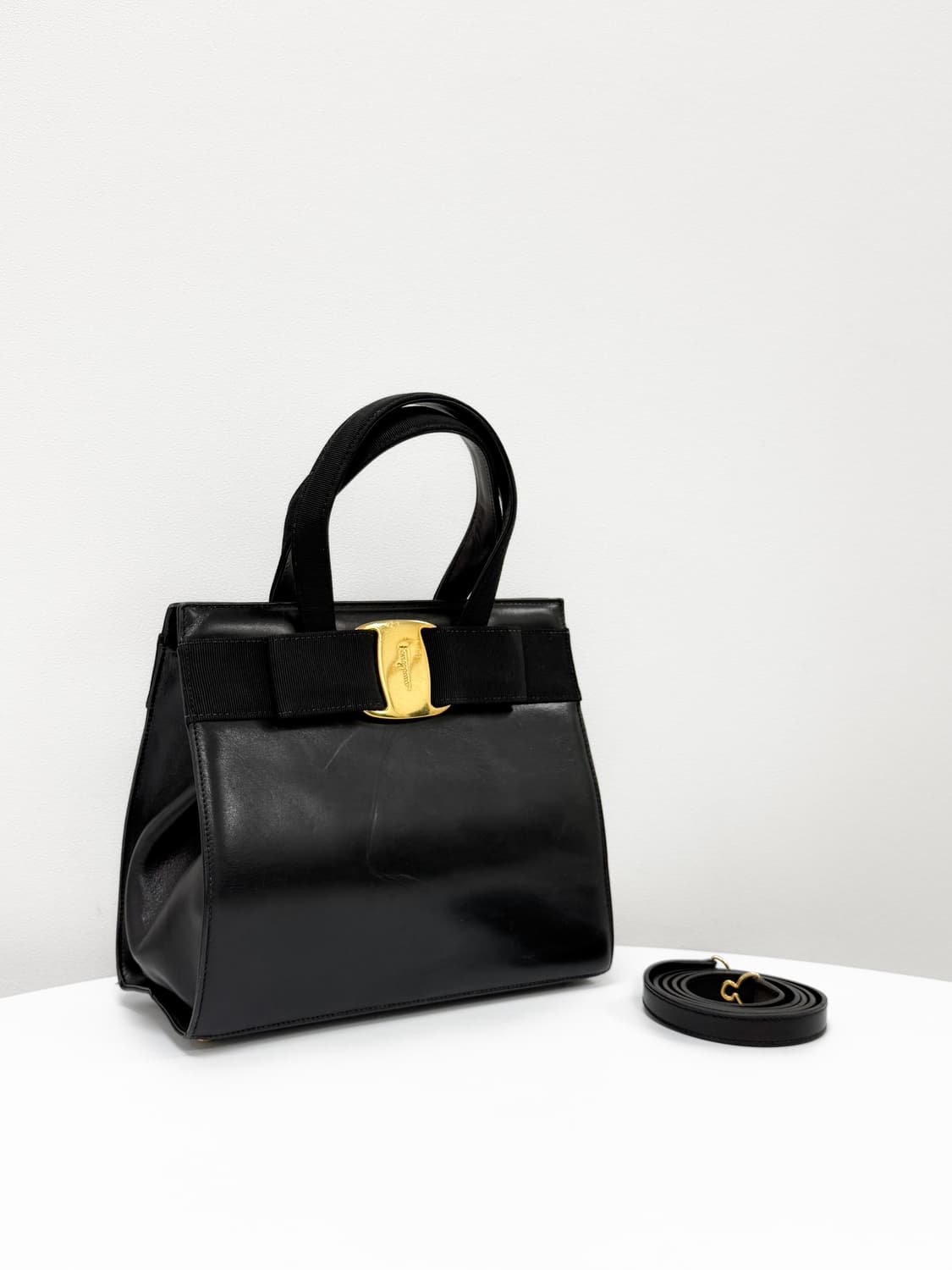 페라가모 바라 보우 탑 핸들 상품이미지1