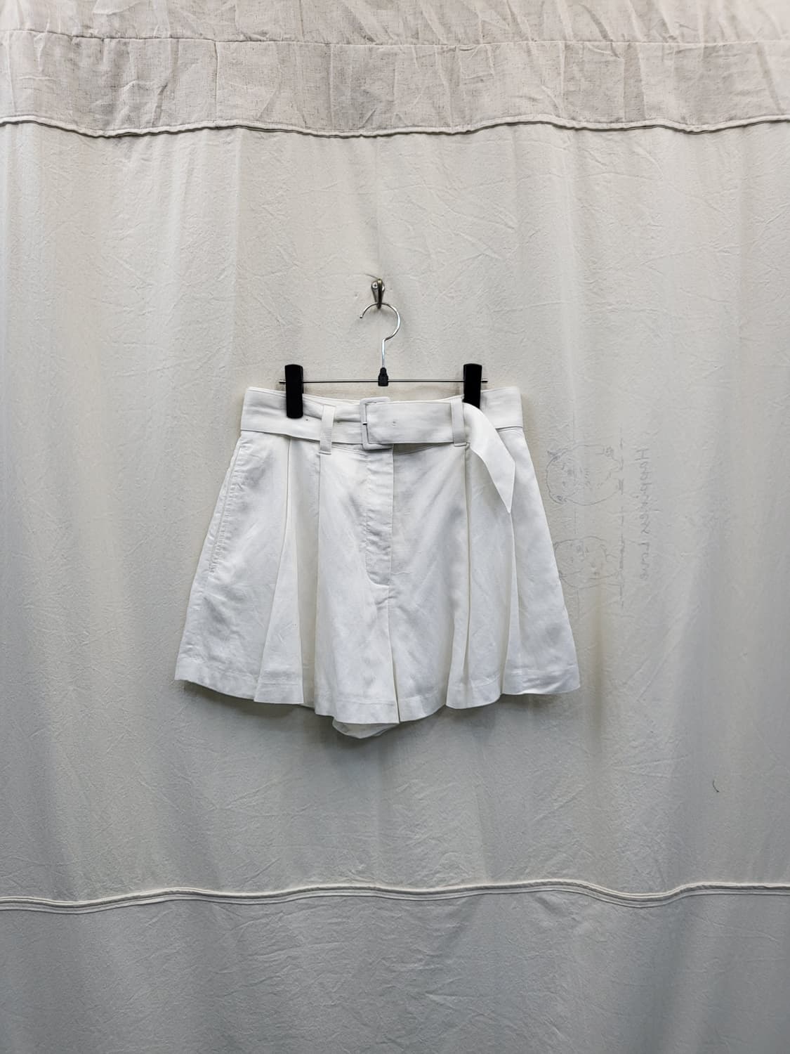 club monaco 화이트 벨트 반바지 상품이미지1