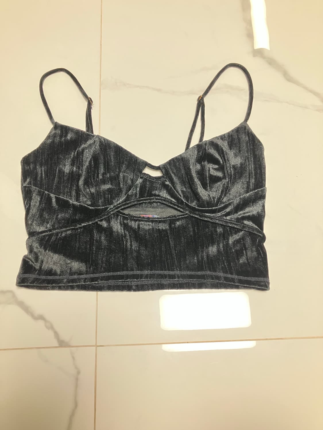 얼반아웃피터스 벨벳 컷아웃 오픈백 캐미 탑 상품이미지5