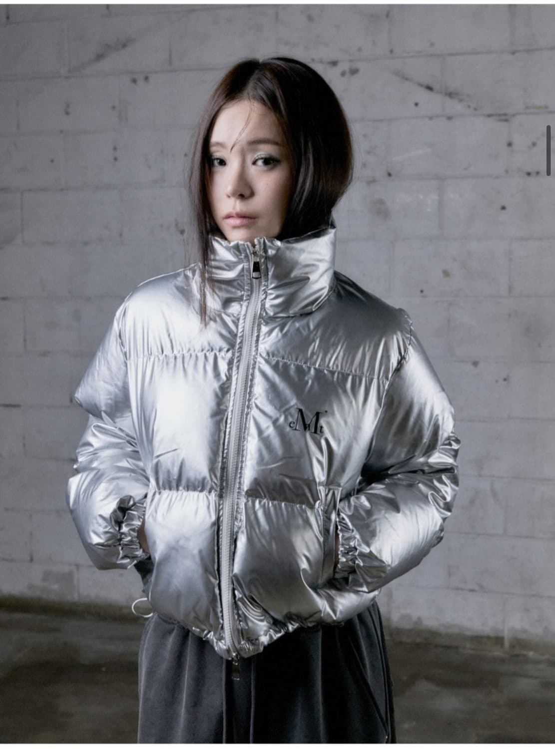 무센트 하이넥 글로시 패딩 실버 상품이미지1