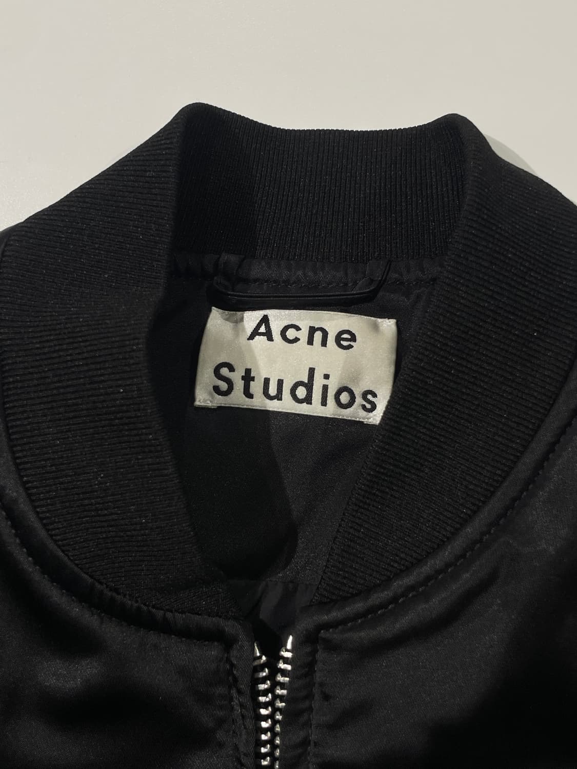 아크네 스튜디오 블랙 투 웨이 집업 나일론 봄버 자켓 상품이미지7