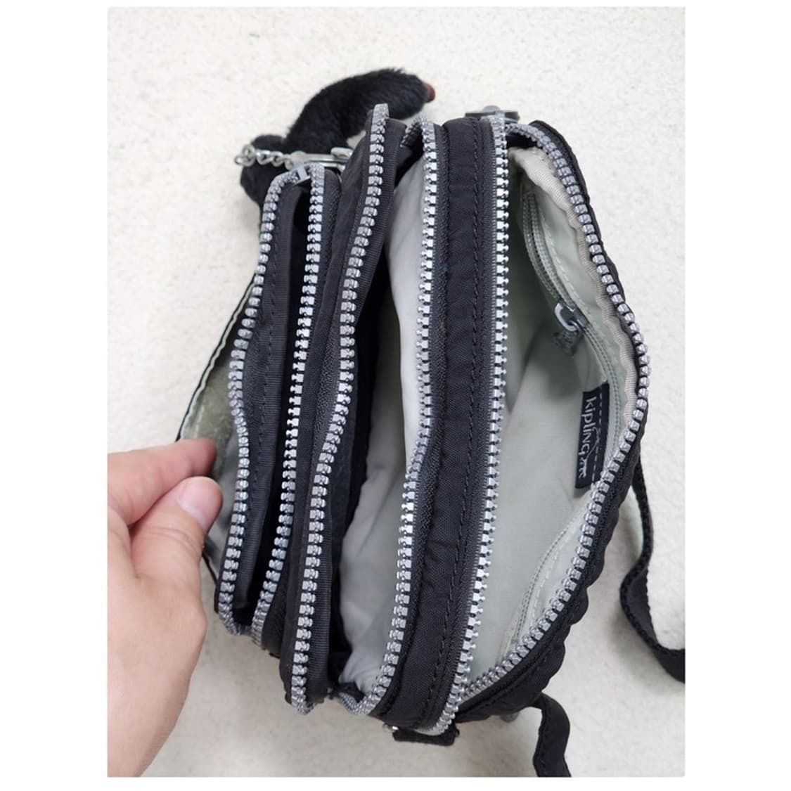 KIPLING 블랙 미니 힙색+크로스 2way 상품이미지7