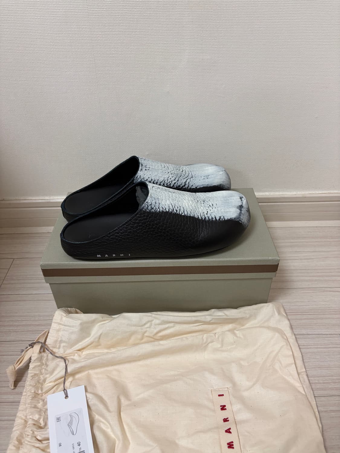 [40] (새상품) 마르니 페인트 이펙트 레더 뮬 사보 블랙 상품이미지3