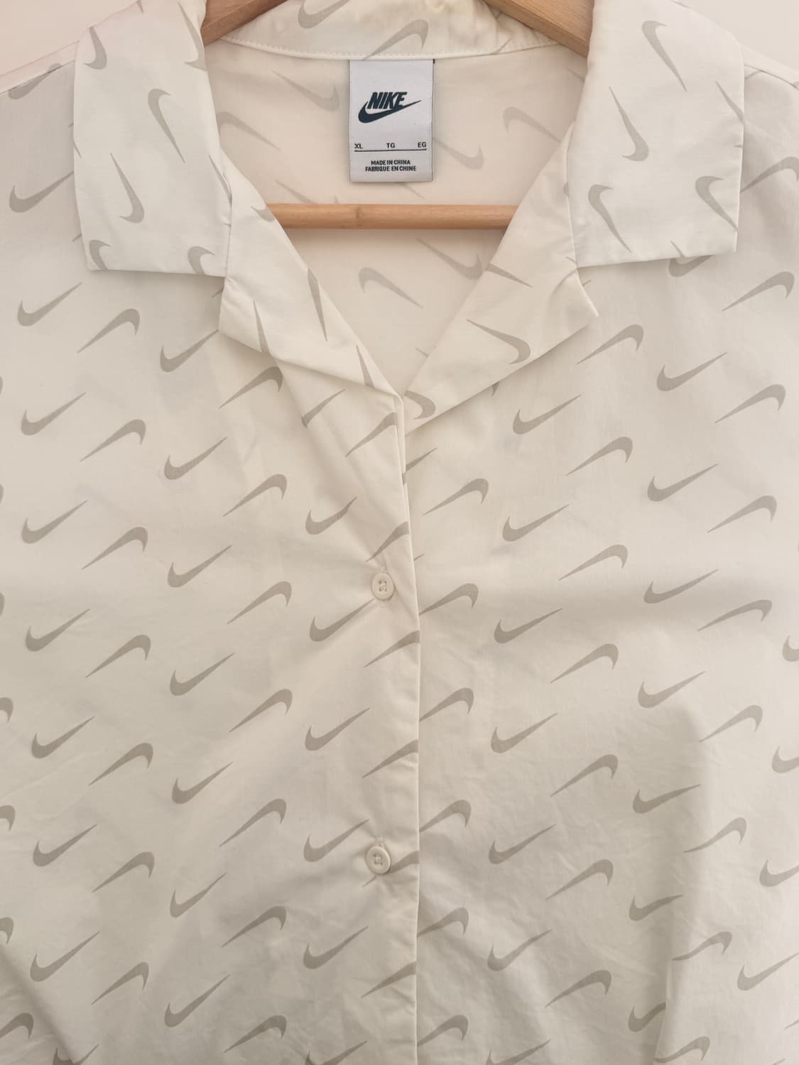 나이키 (NIKE)스포츠웨어 에브리데이 모던 여성 우븐 반팔 탑 상품이미지1