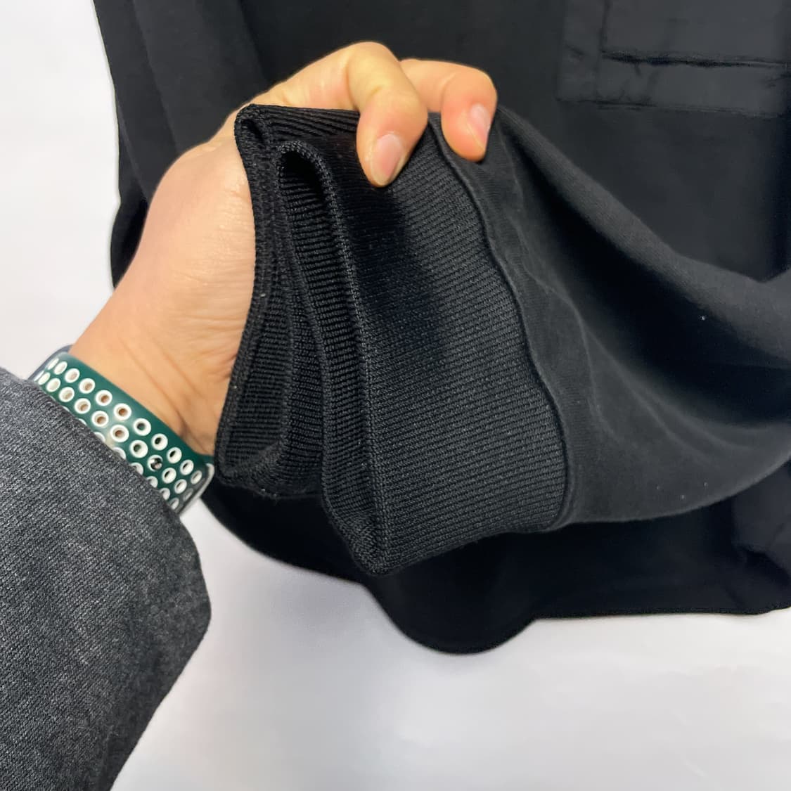 솔리드옴므 21F/W 시즌 포켓 맨투맨 상품이미지4