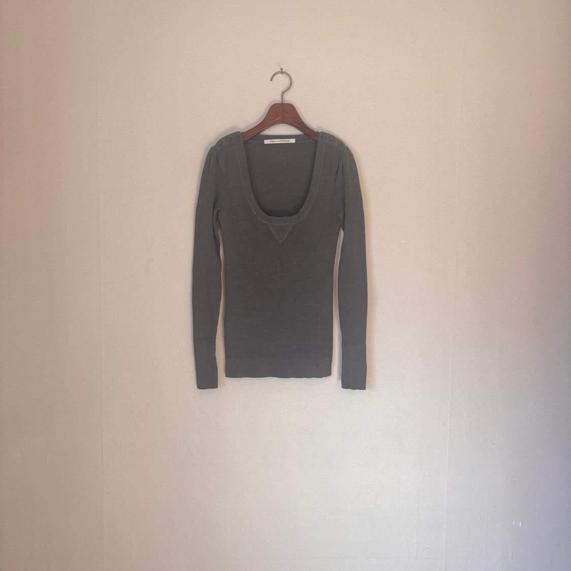 DVF 다이앤 본 퍼스텐버그 그레이 딥브이넥 니트 슬림 실루엣 상품이미지1