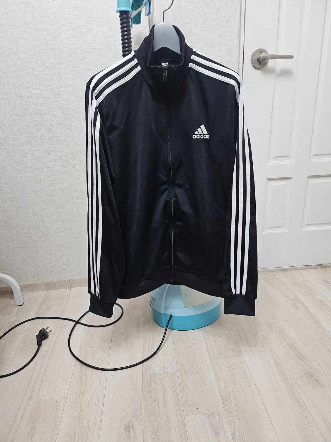 (100)L ☆초대장급☆ 아디다스 에센셜 3st [검흰] 트랙탑져지 상품이미지1