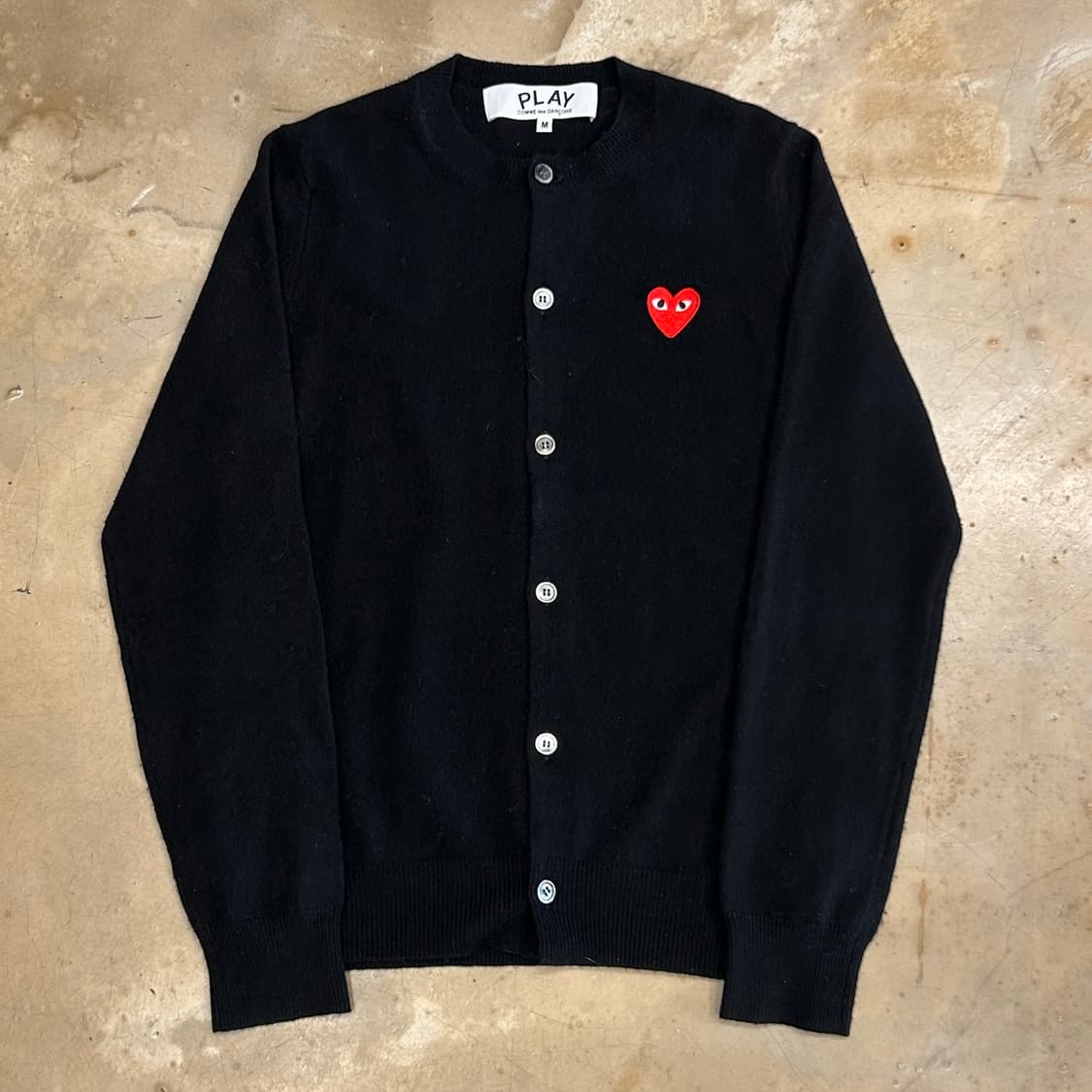 M 꼼데가르송 레드하트와펜 블랙 울 가디건 상품이미지2