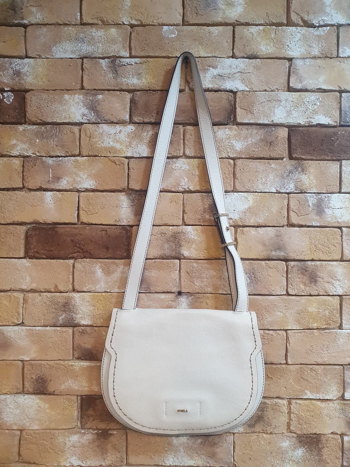 Furla 훌라 아이보리 크로스백 상품이미지1