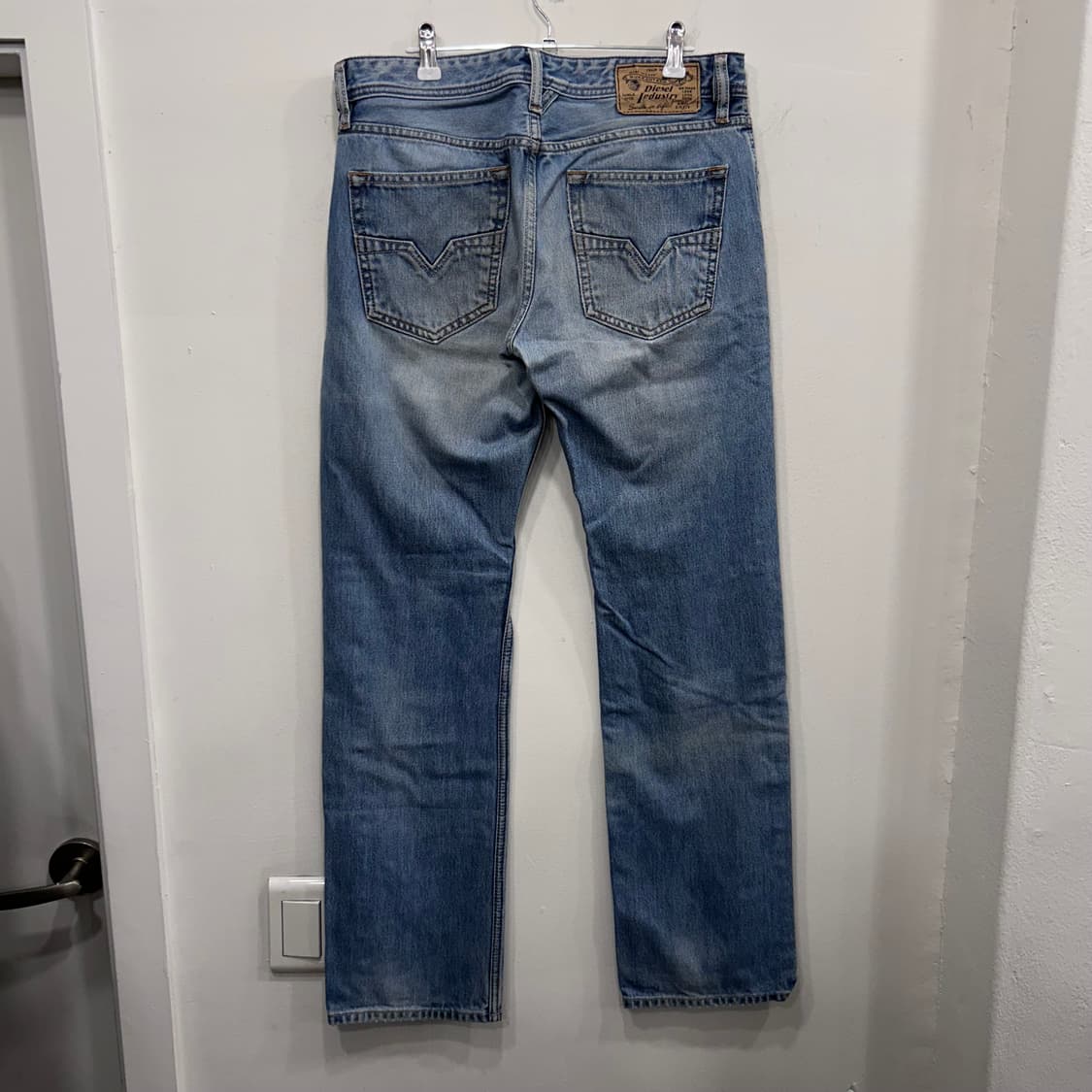 디젤 인더스트리 스트레이트핏 워싱 데님팬츠 상품이미지7