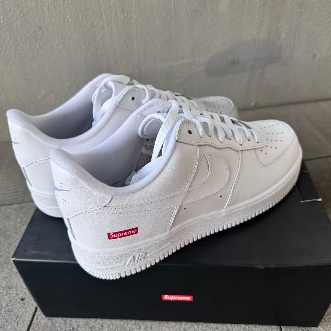 나이키 x 슈프림 에어포스 1 로우 화이트 260MM
 상품이미지2