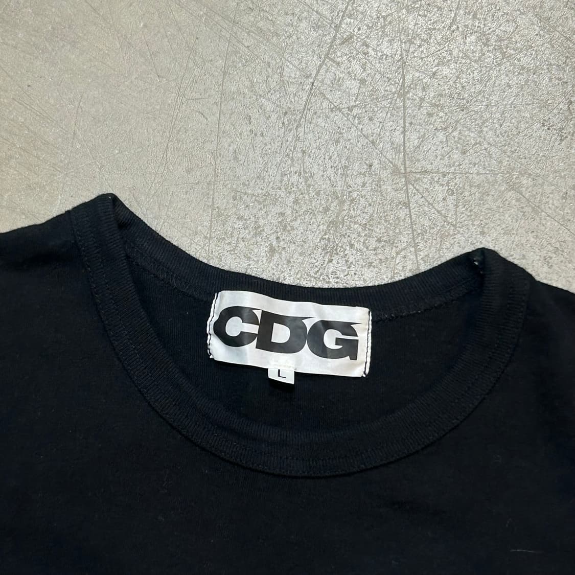 L 꼼데가르송 블랙 반팔티 상품이미지4