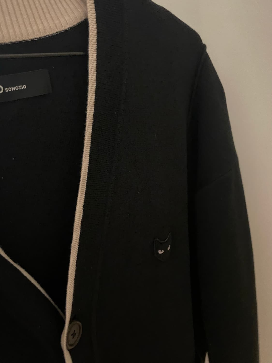 송지오 지제로 더블립 니트 가디건 블랙 상품이미지2