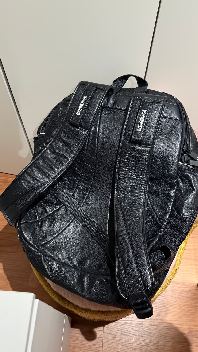 발렌시아가 x 아디다스 램스킨 백팩 라지사이즈입니다.  상품이미지2