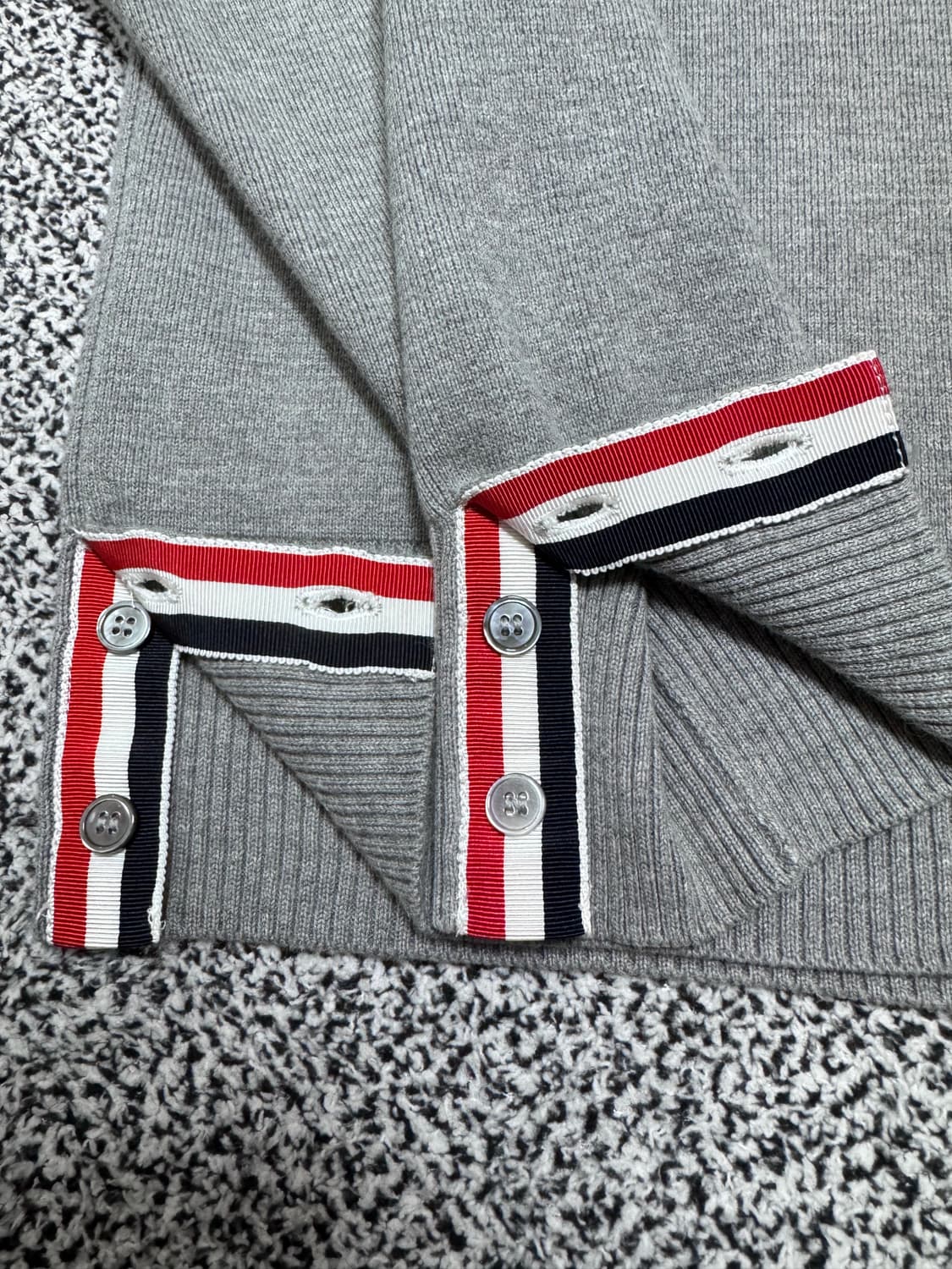 톰브라운 밀라노스티치 니트 2사이즈 그레이 상품이미지3