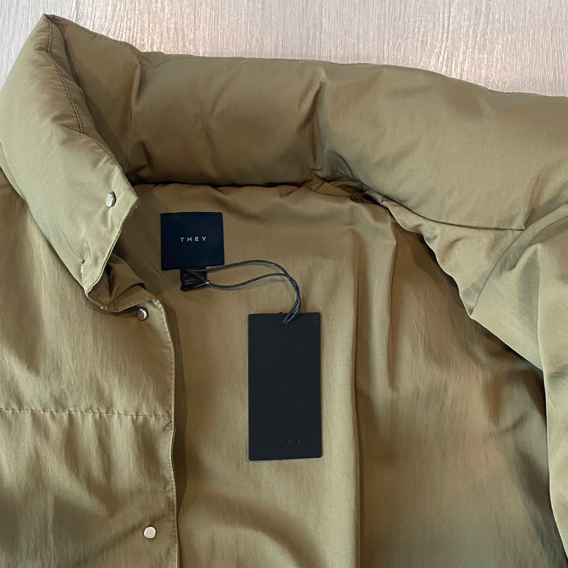 [새상품] 데이 크롭 푸퍼 패딩 베스트 카키 베이지  상품이미지7