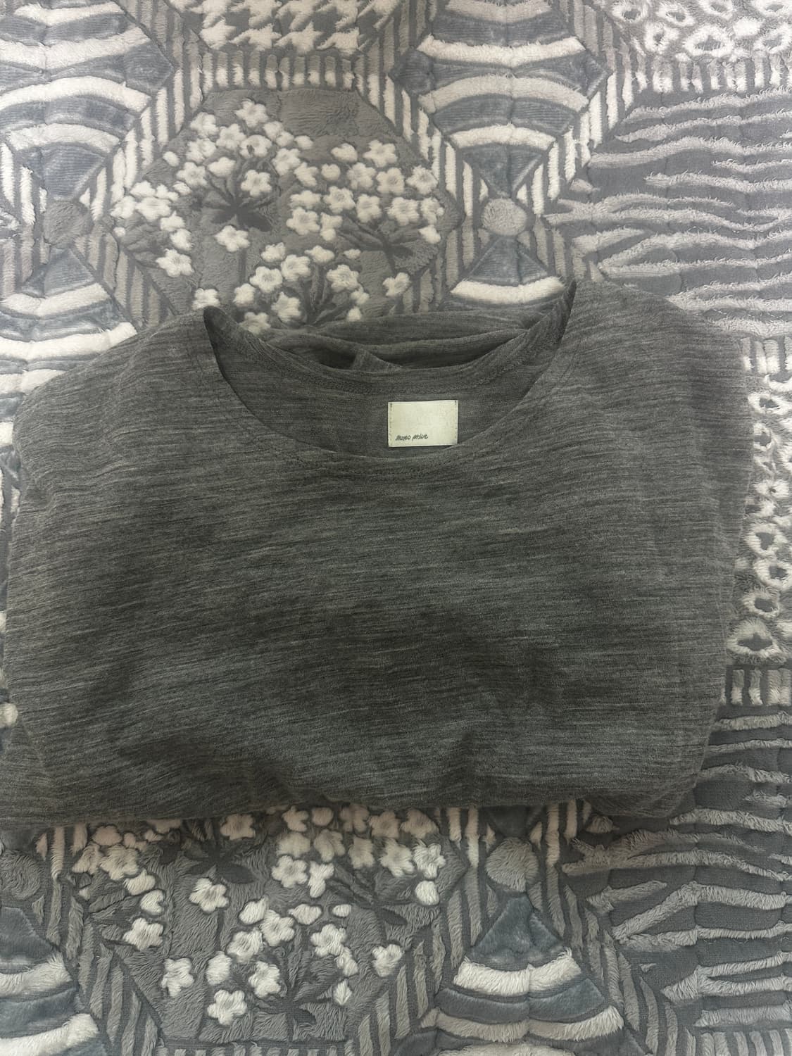 모노프리베 울 롱슬리브 그레이 3사이즈 팝니다. 상품이미지2