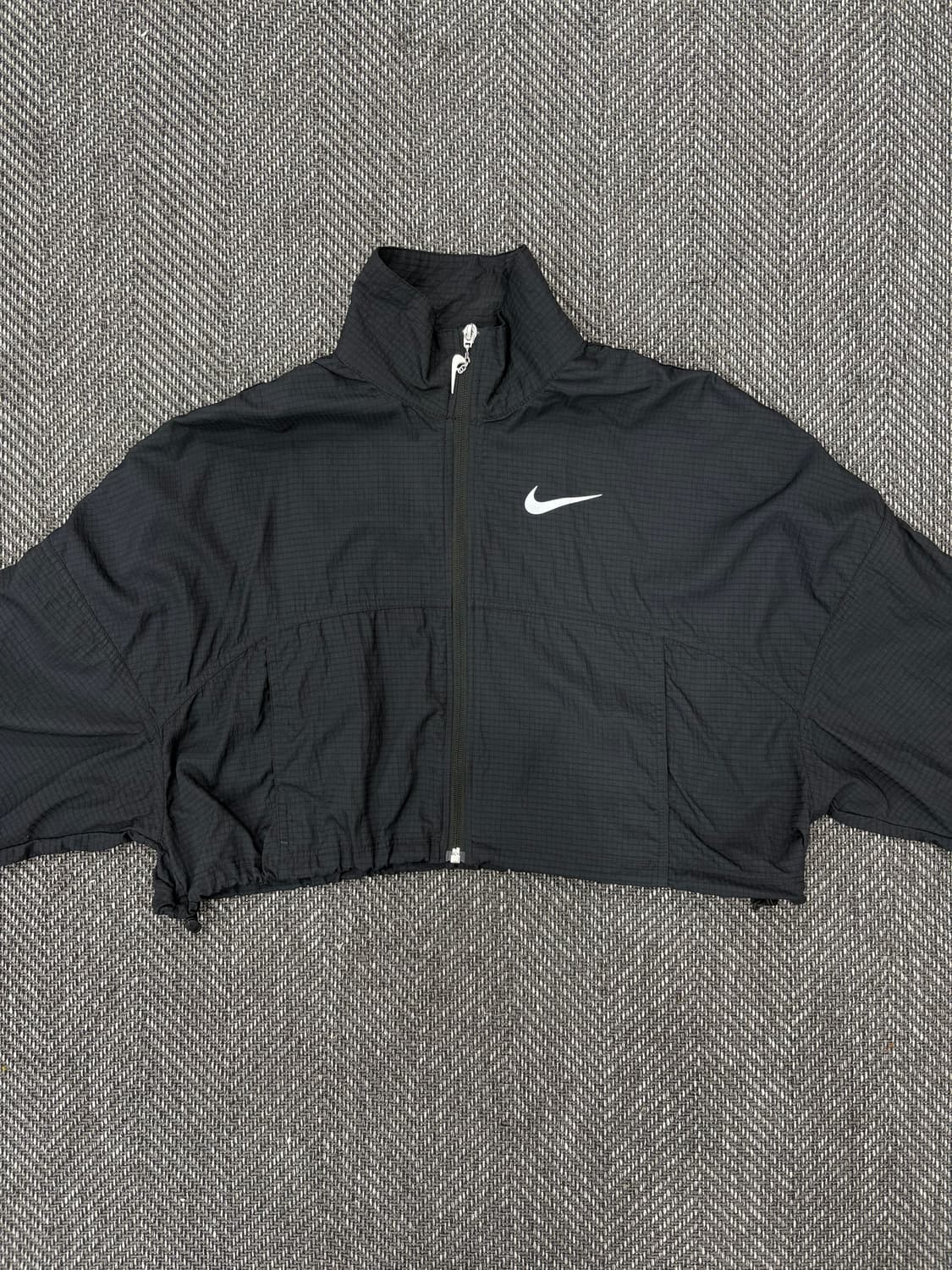 나이키 크롭 바람막이 블랙 상품이미지2