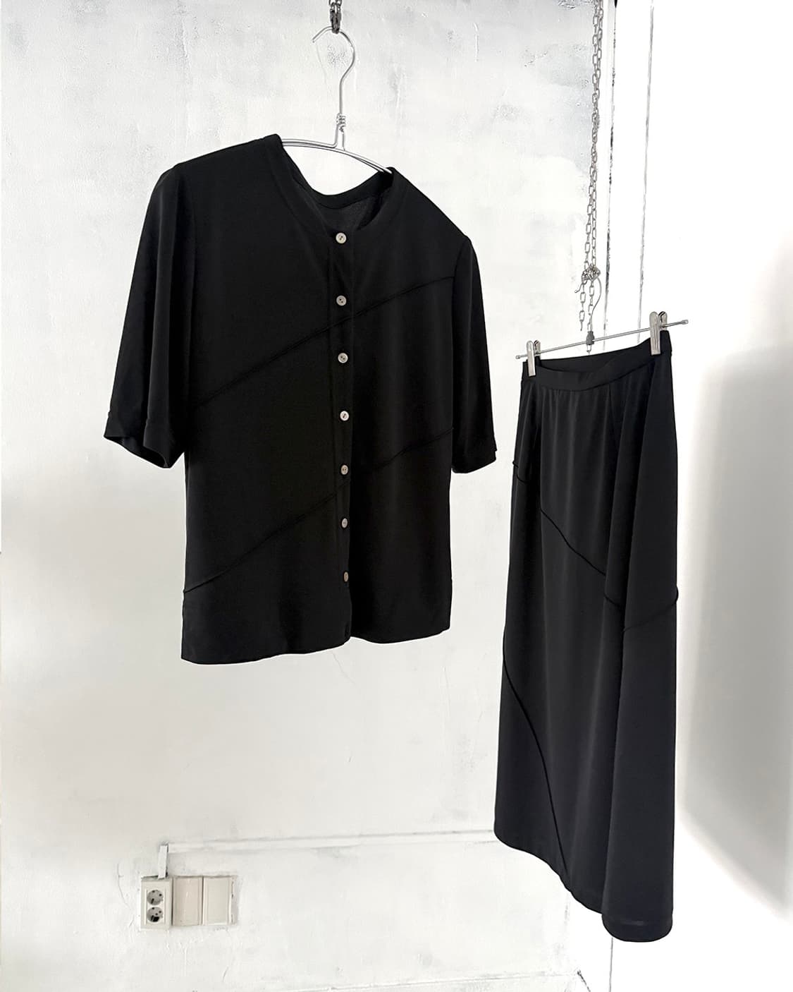 Black Minimal Asymmetrical Set-Up 상품이미지1