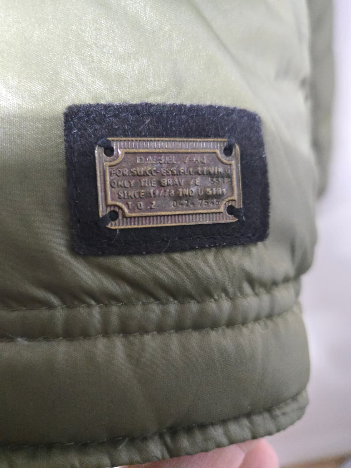 디젤 카키 나일론 다운 패딩 M95 상품이미지2