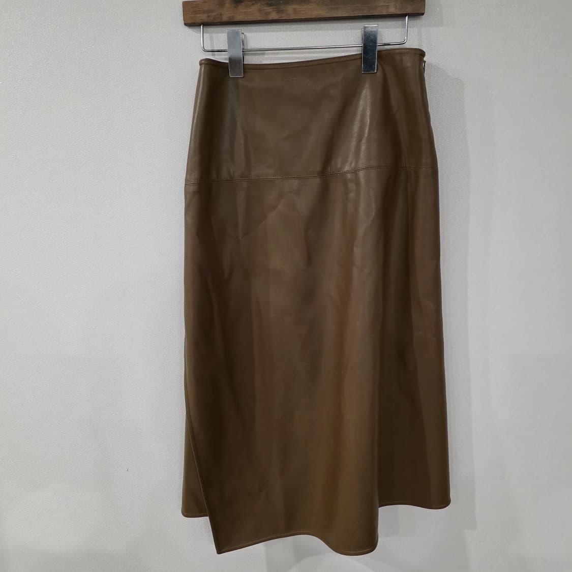 한섬 래트 바이 티 브라운 레더 스커트 64-94 상품이미지4