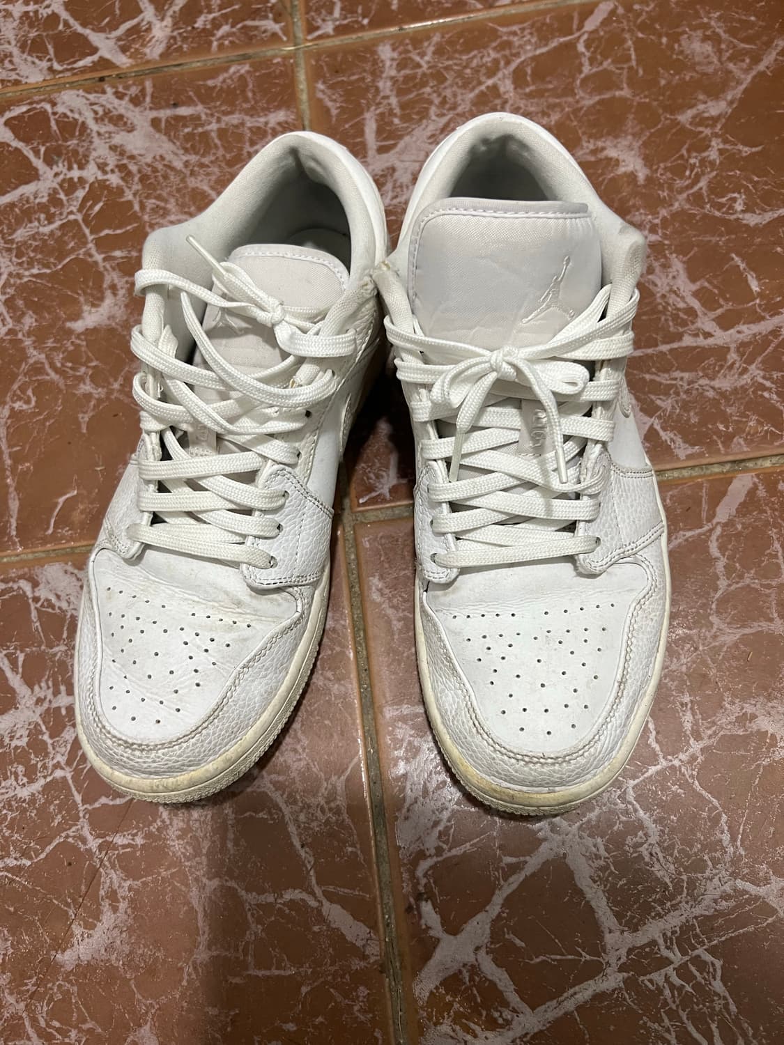 조던 1 로우  트리플화이트 상품이미지1