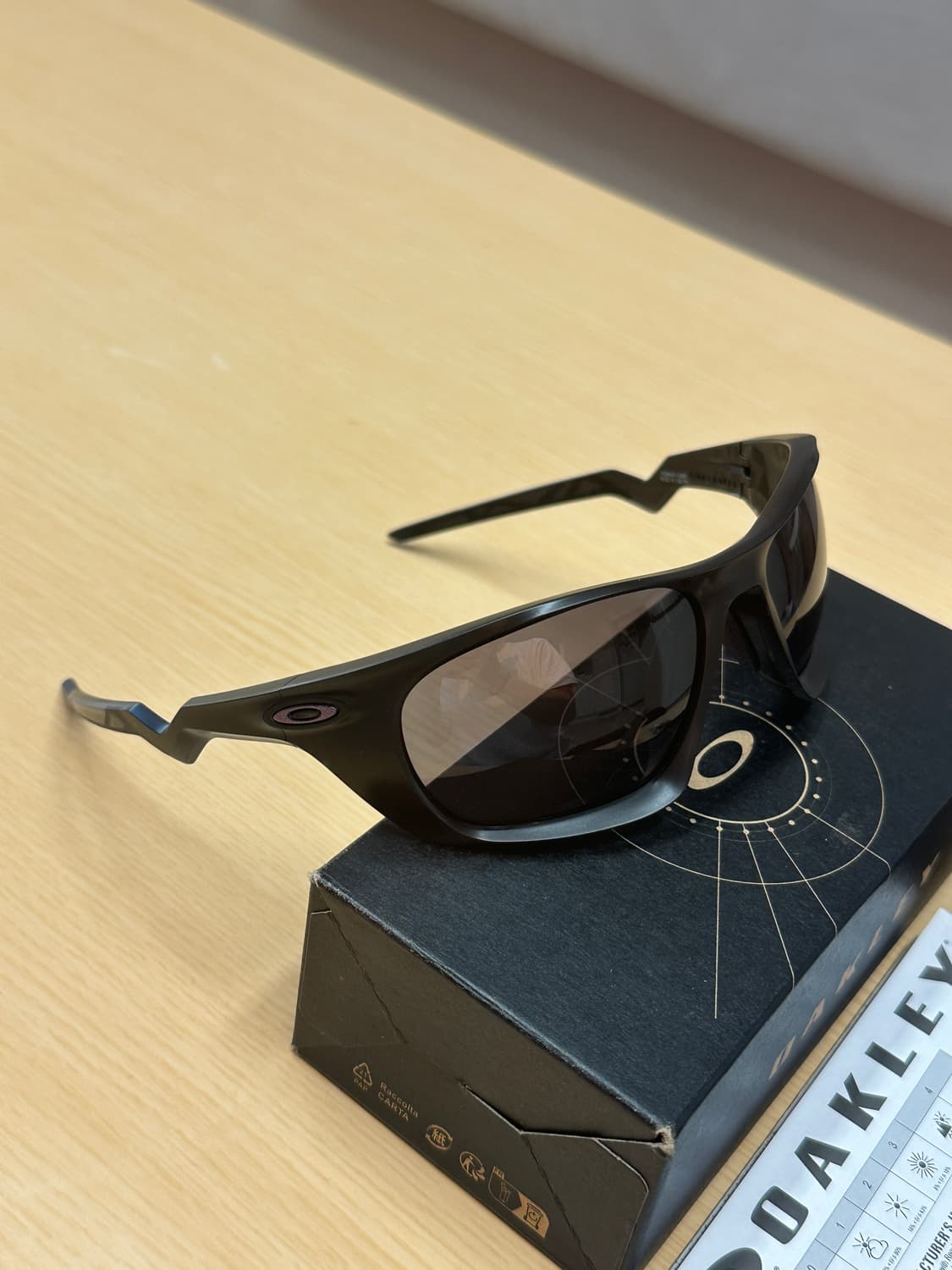 오클리 라테랄리스 매트 블랙 팝니다. 상품이미지2