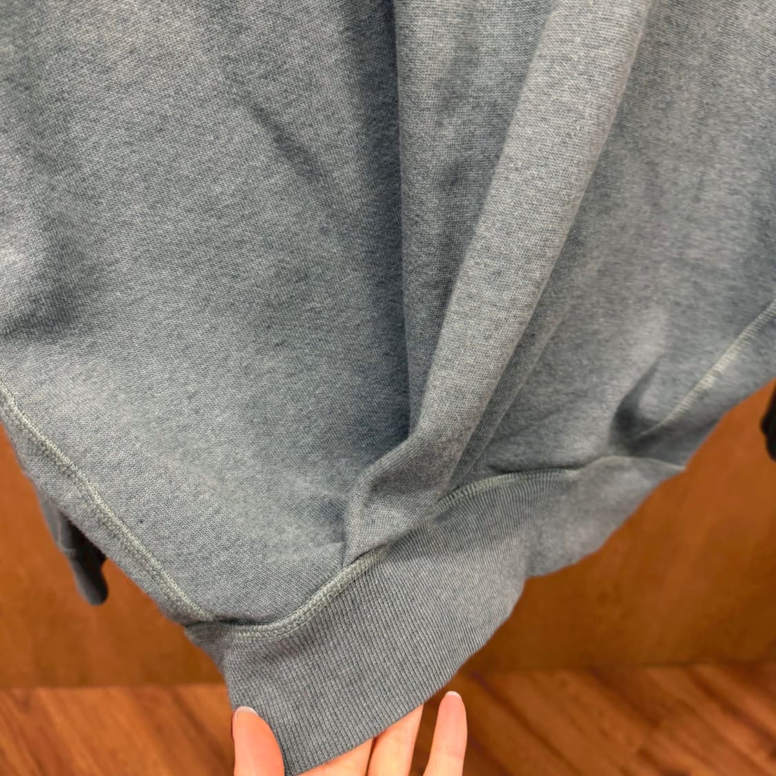 이자벨마랑 에뚜왈 라운드넥 맨투맨 밑단 꼬임 디테일 레귤러핏 민트 블루  상품이미지5