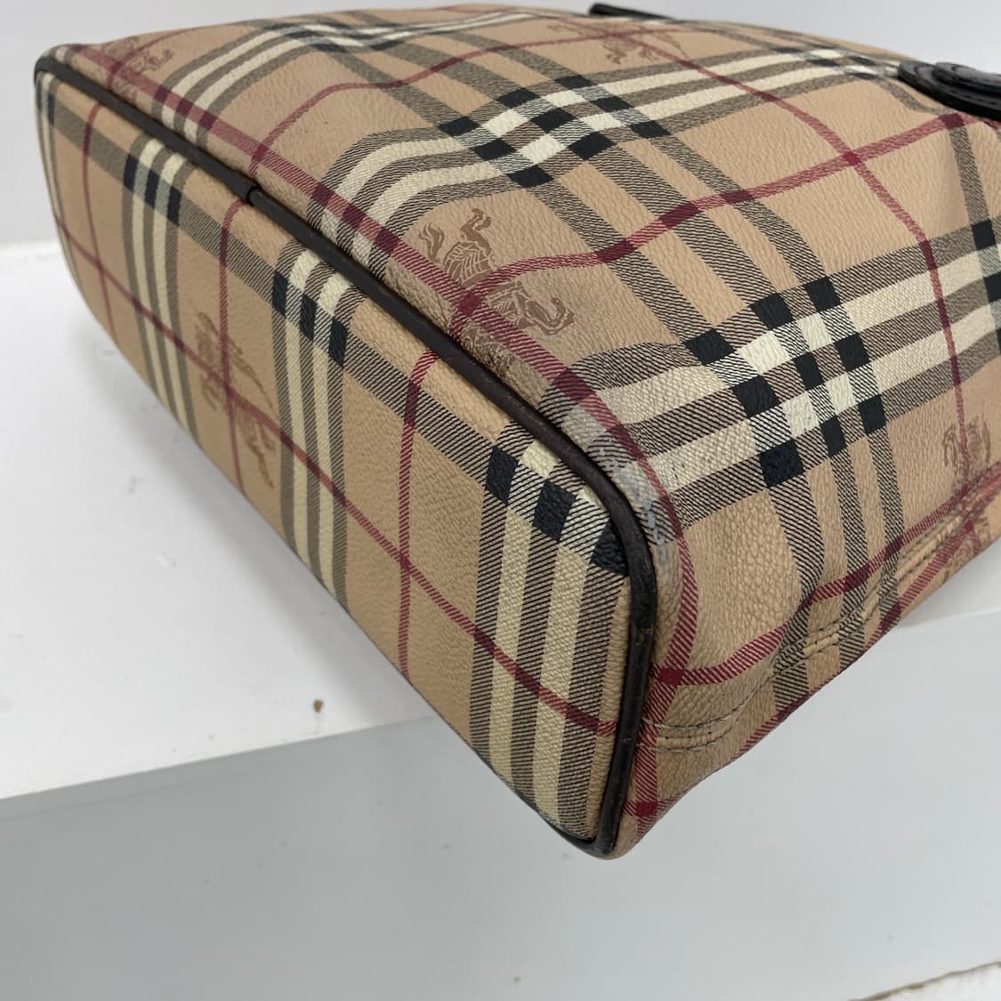 버버리 PVC 노바 체크 레더 핸들 토트백 상품이미지8