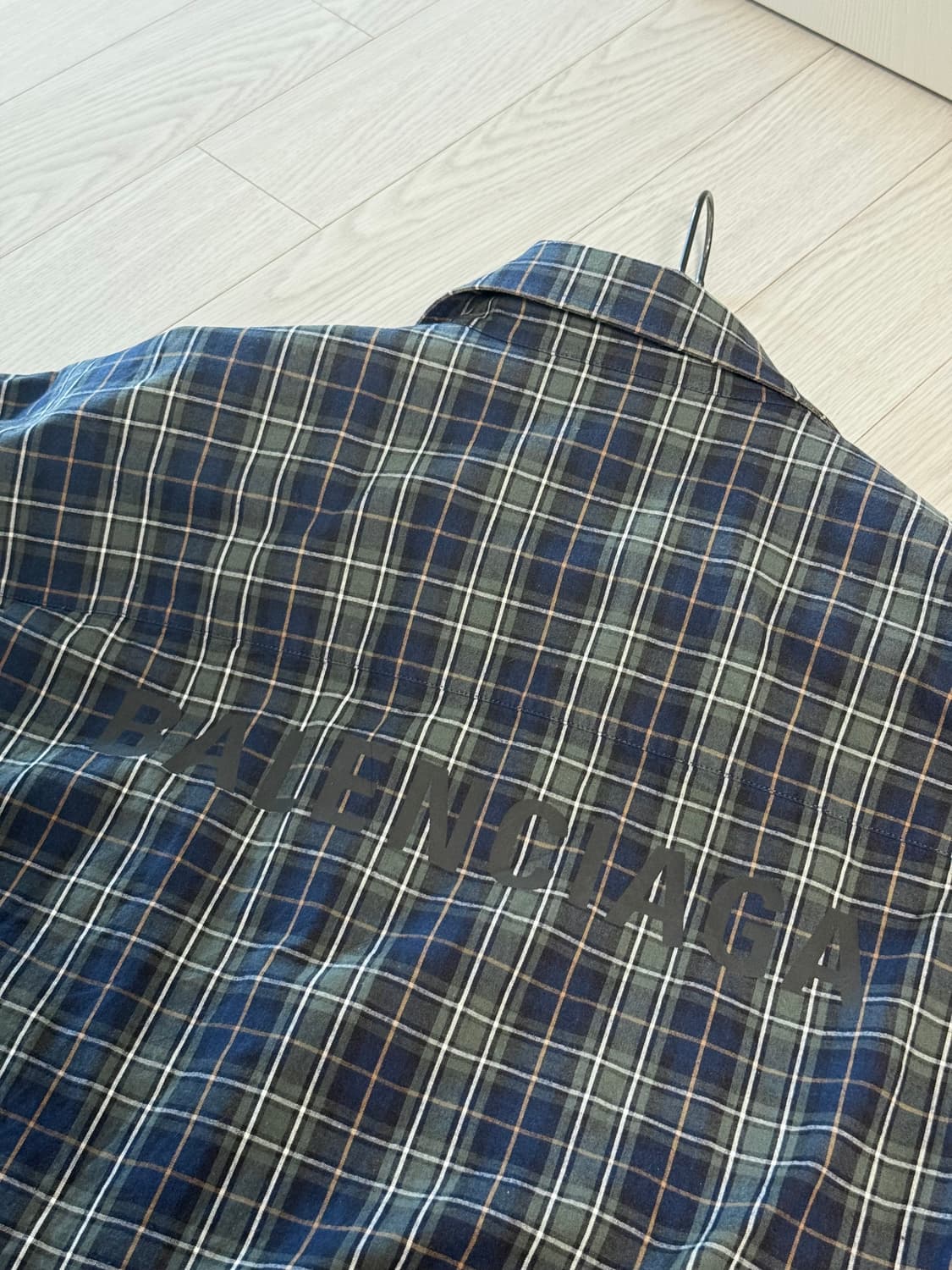 [1] 발렌시아가 백로고 플란넬 체크 셔츠 상품이미지4