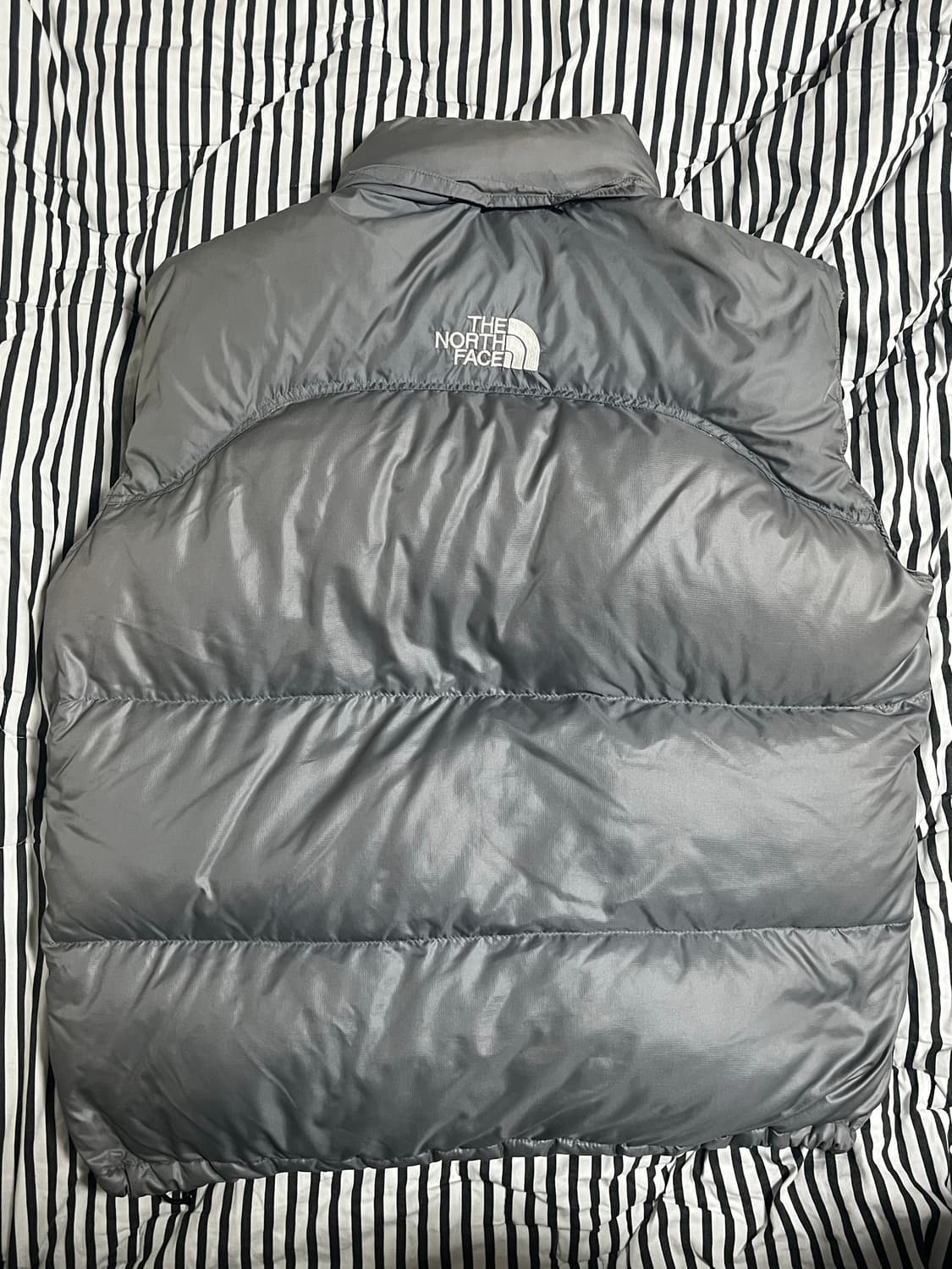 노스페이스 700 중앙로고 패딩 조끼 실버 그레이 XL 상품이미지5