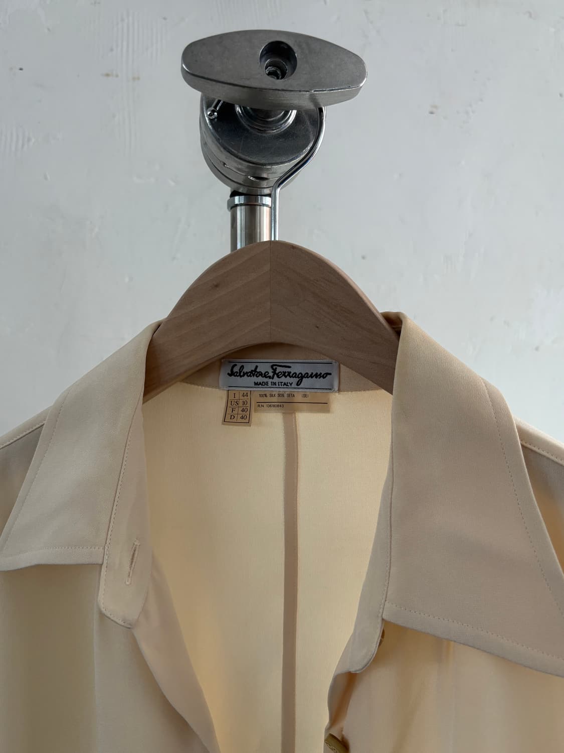 살바토레 페르가모 베이지 컬러 실크 셔츠 상품이미지5