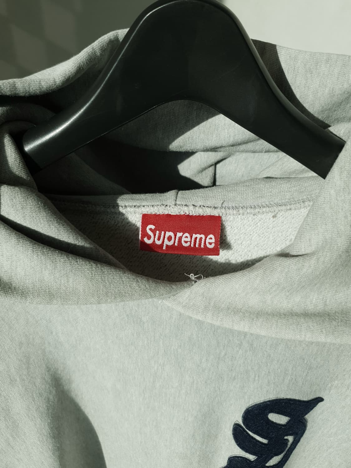 90s SUPREME gothic logo hoodie og 상품이미지4
