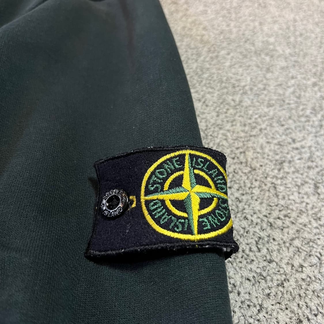 스톤아일랜드 워시드 와펜 맨투맨 상품이미지2