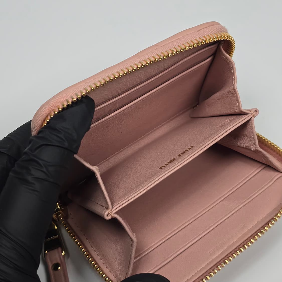 미우미우 마테라쎄 집어라운드 동전 카드 지갑 상품이미지7