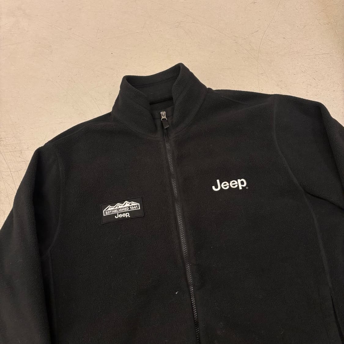 지프 블랙 스몰로고 플리스 집업 상품이미지2