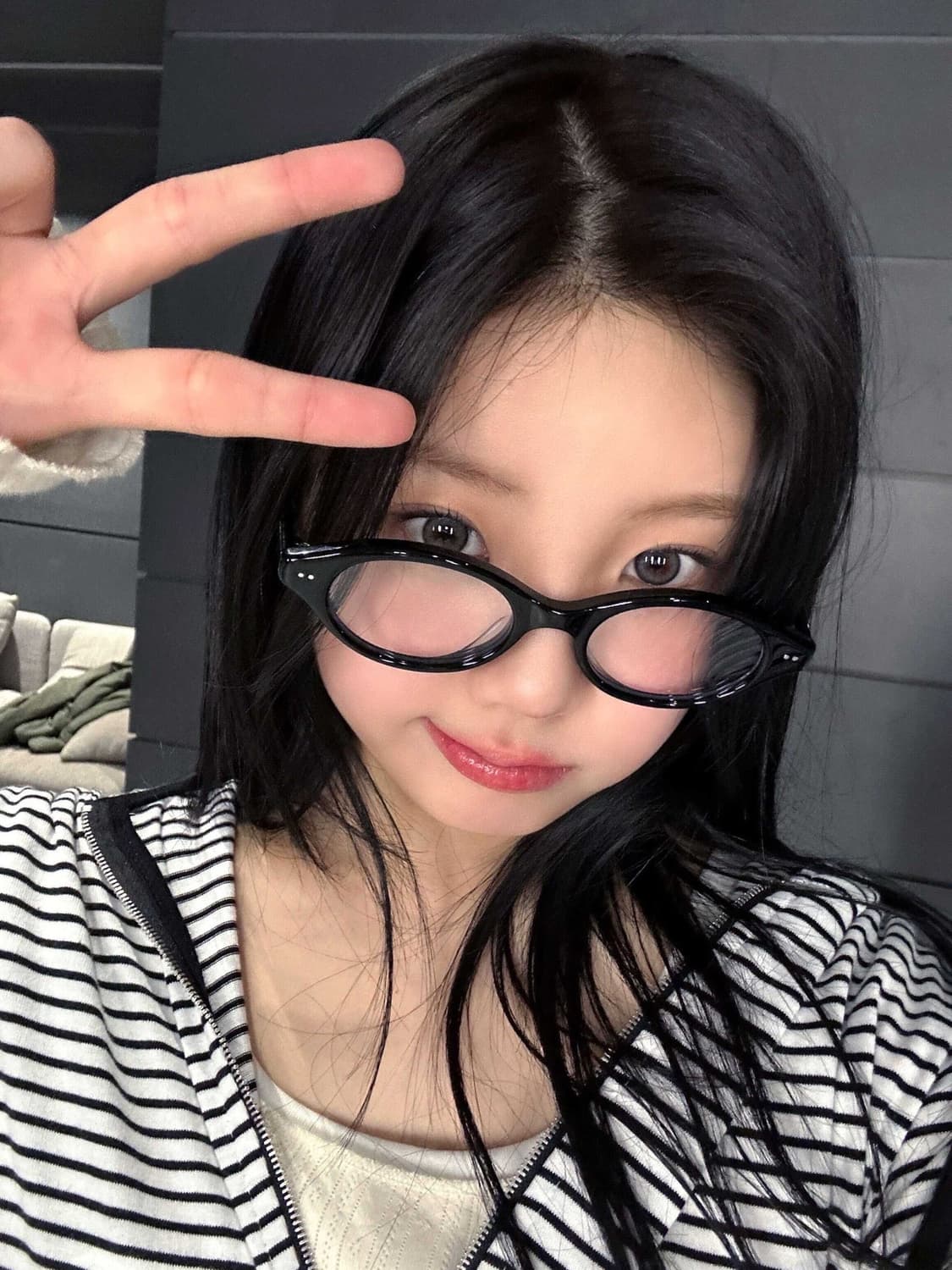 노컨텐츠 스트라이프 프릴 후드집업 아일릿 원희 착용 코이세이오 지초이 상품이미지3