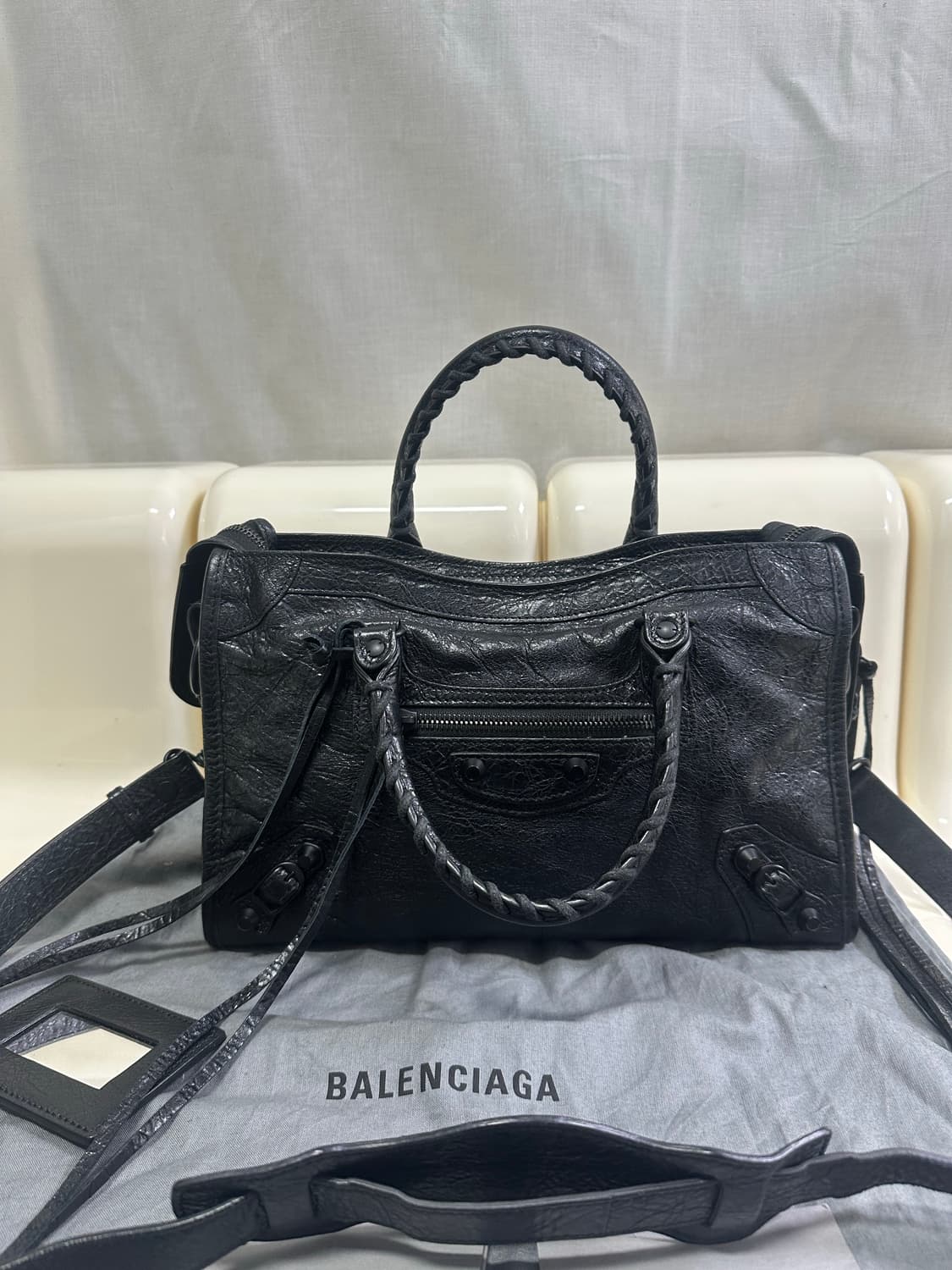 [A+ 정품] 발렌시아가 시티 모터백 스몰 블랙 상품이미지4