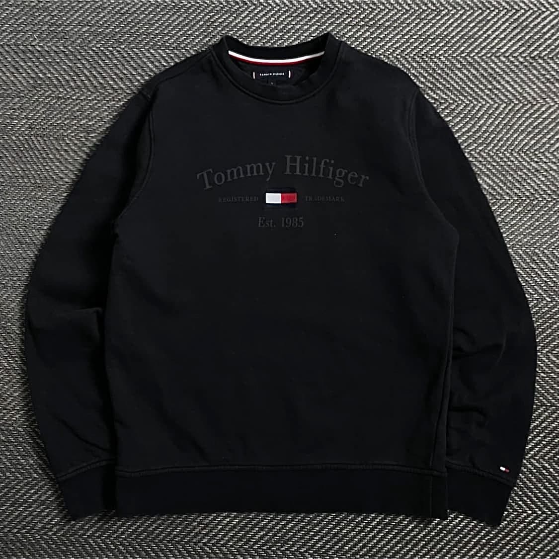타미힐피거 센터 자수로고 맨투맨 블랙y 4991 상품이미지1