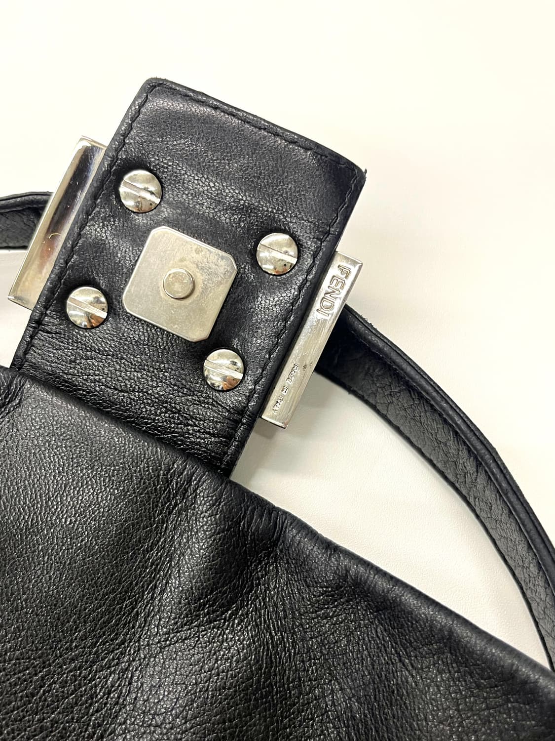 Fendi 펜디 블랙 미니 숄더백 상품이미지8