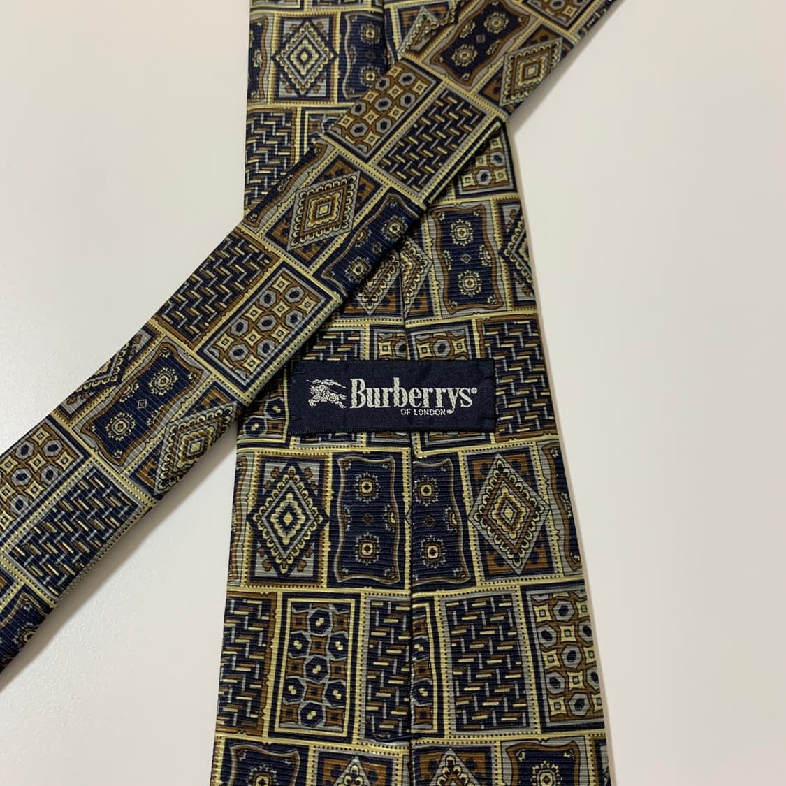 버버리(BURBERRY) 기하학적패턴 클래식넥타이 명품 A+등급 상품이미지4