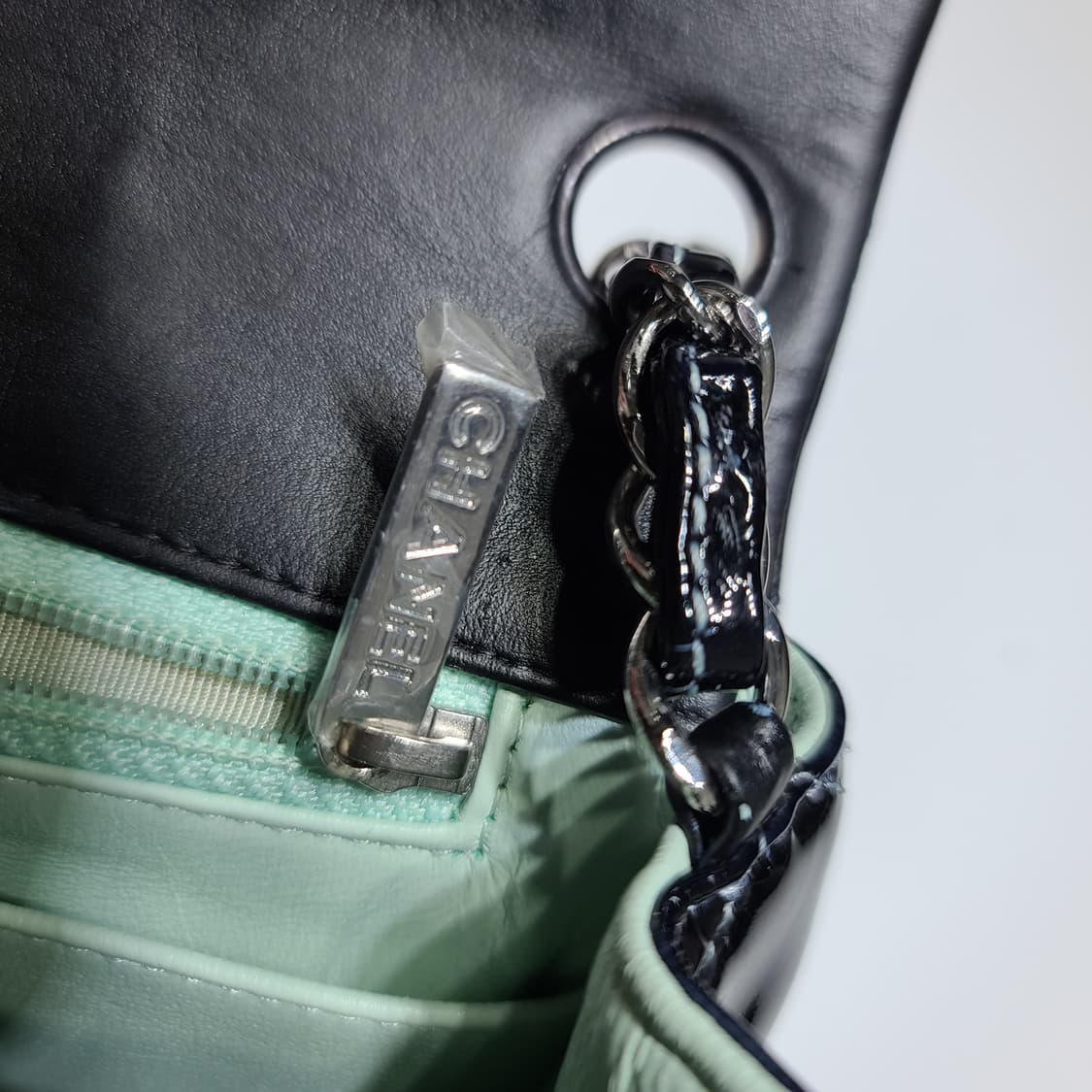 샤넬 미니 페이턴트 싱글 크로스 백 상품이미지5