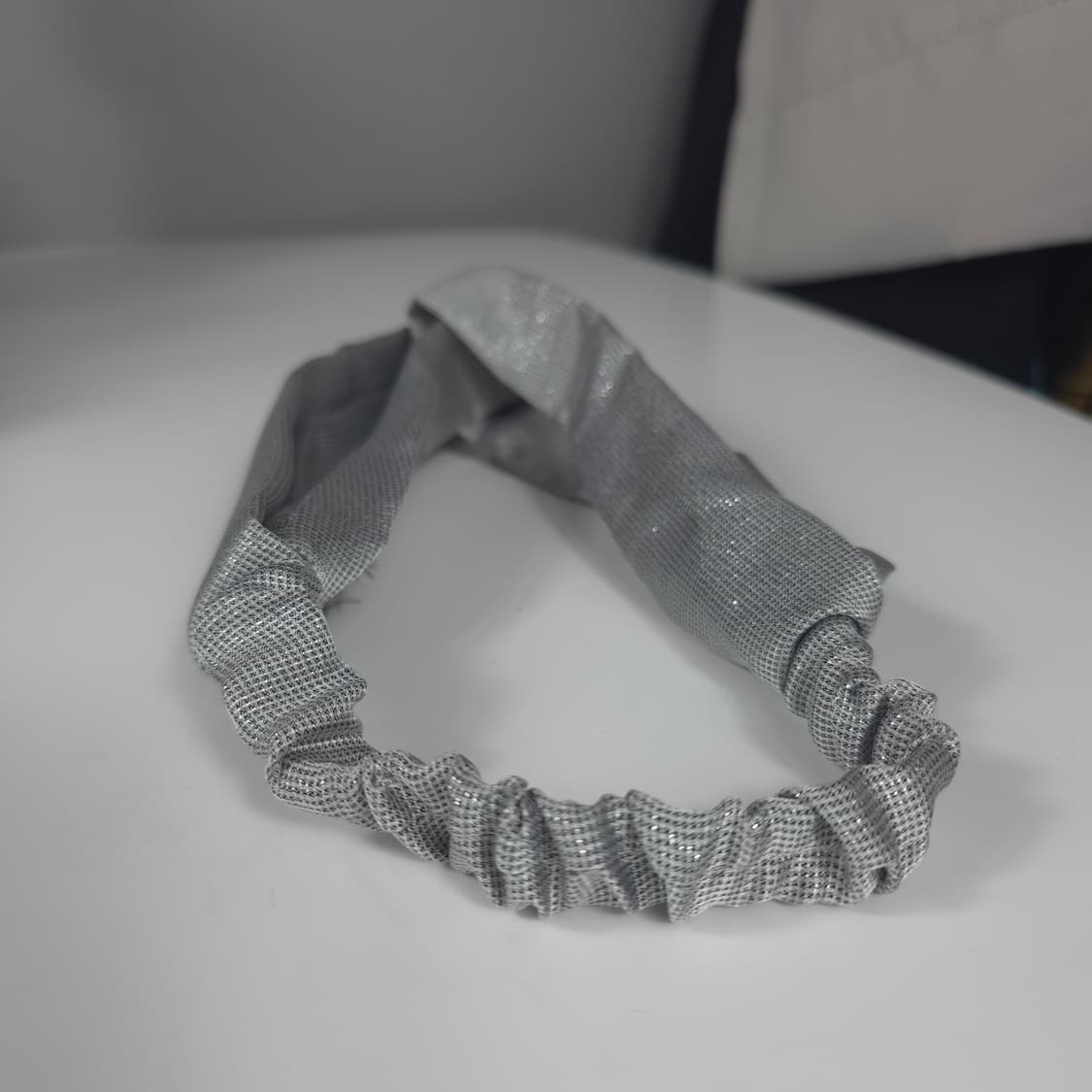 [새상품] 헤어반다나 글리터 머리띠 그레이 패션 데일리룩 상품이미지4