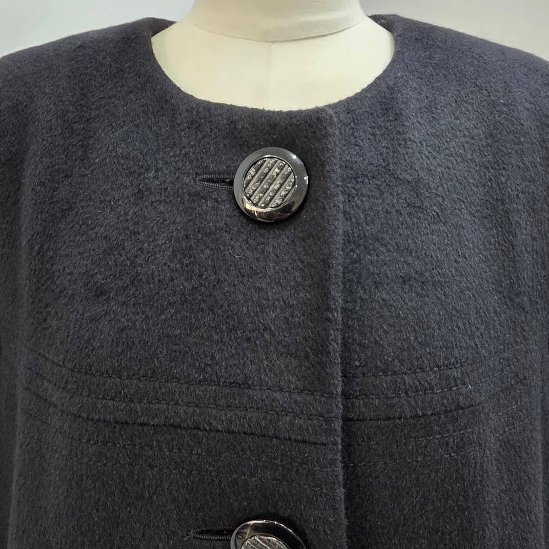 울 100 블랙 노카라 코트 상품이미지8