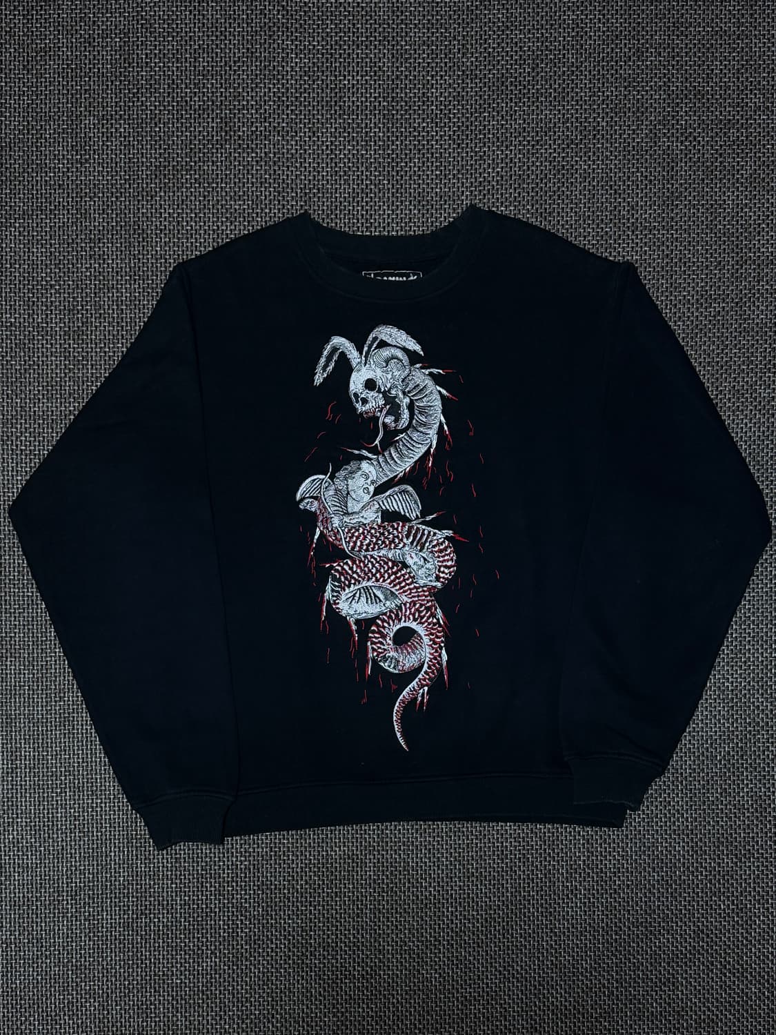 Praying Rabbit 서브컬쳐 자수 맨투맨 상품이미지1