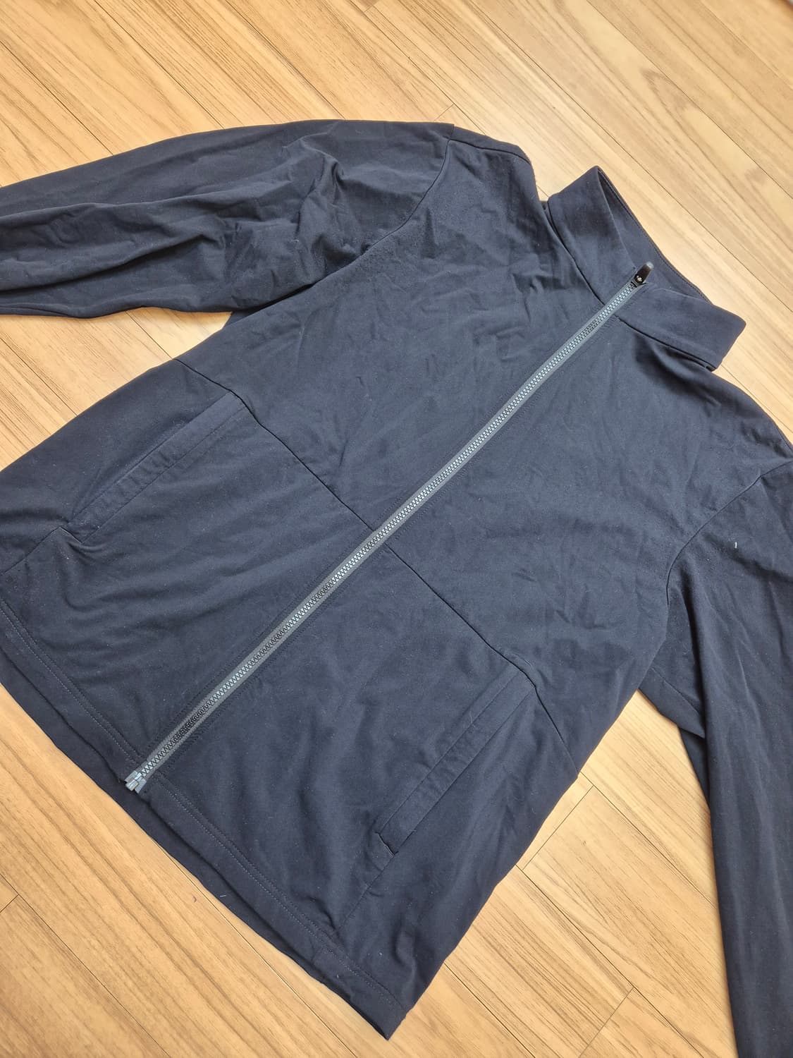 K2 남성 등산 자켓 판매합니다. 무난한 블랙 색상이라 어느 옷에도 잘  상품이미지1