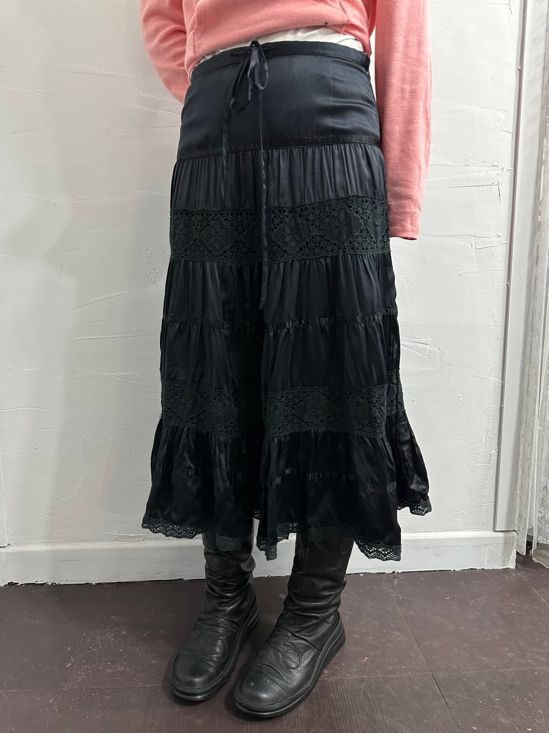 gracia lace detail glossy skirt 상품이미지1