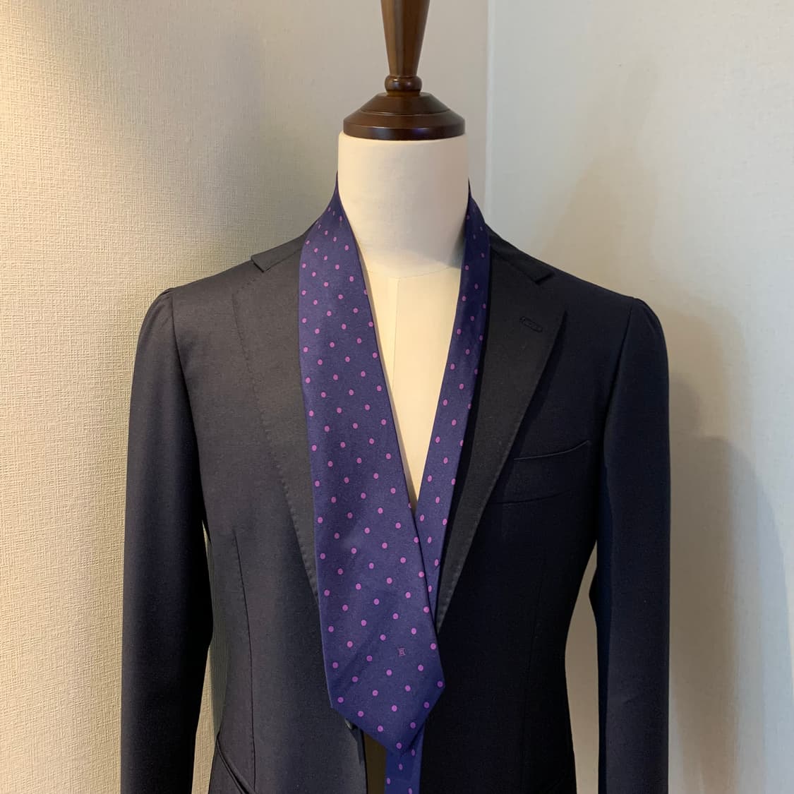 셀린느(CELINE) 명품 도트넥타이 A등급 8.5cm 상품이미지1