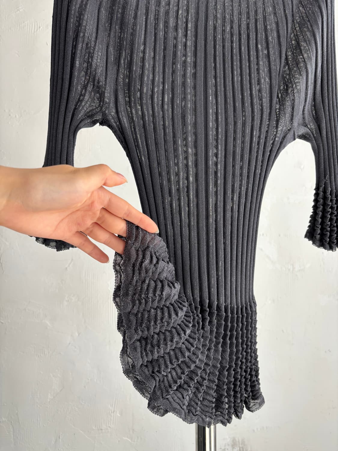 Pleats Please 플리츠플리즈 그레이 프릴 시스루 탑  상품이미지7