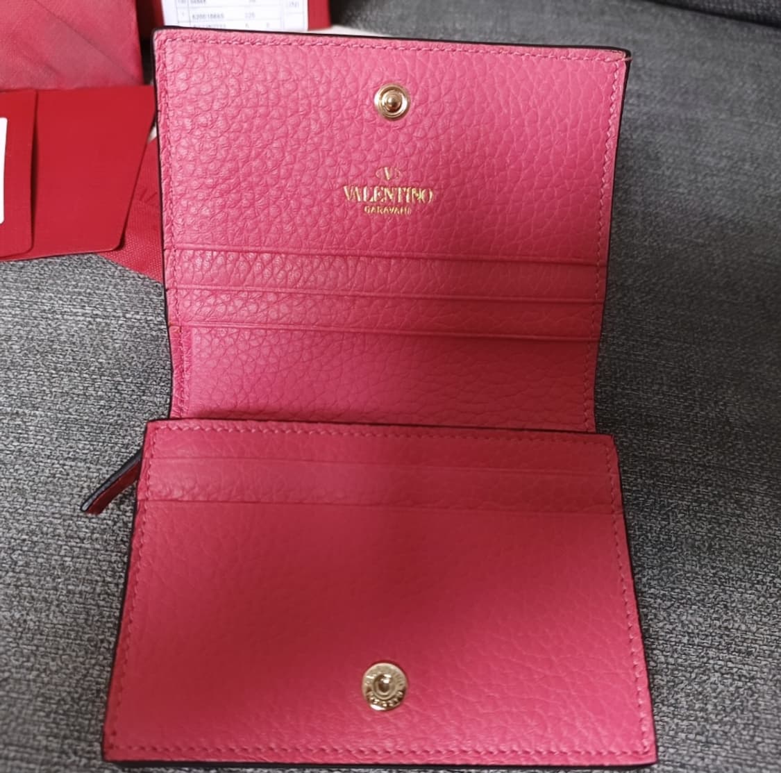 발렌티노 스몰사이즈 락스터드 지갑 상품이미지4